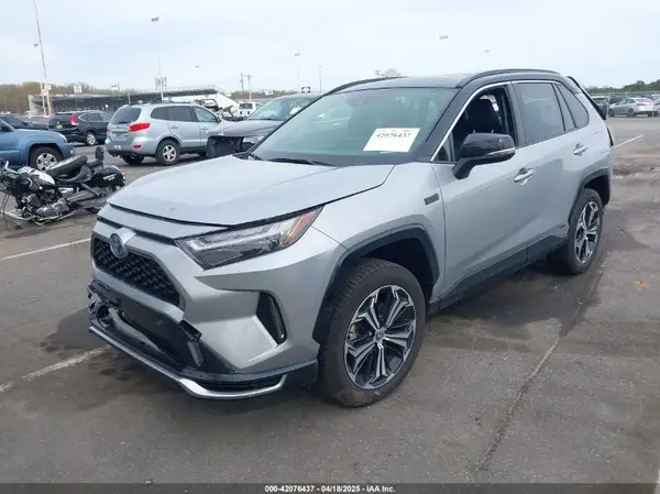 JTMEB3FV7RD231570 2024 TOYOTA RAV 4 - Image 2