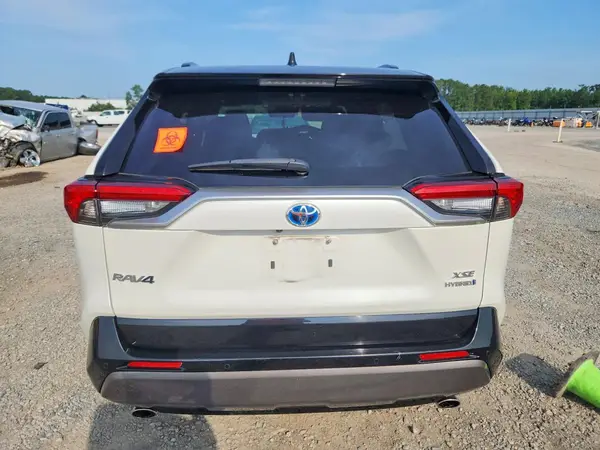 2020 TOYOTA RAV 4 auction photo 6