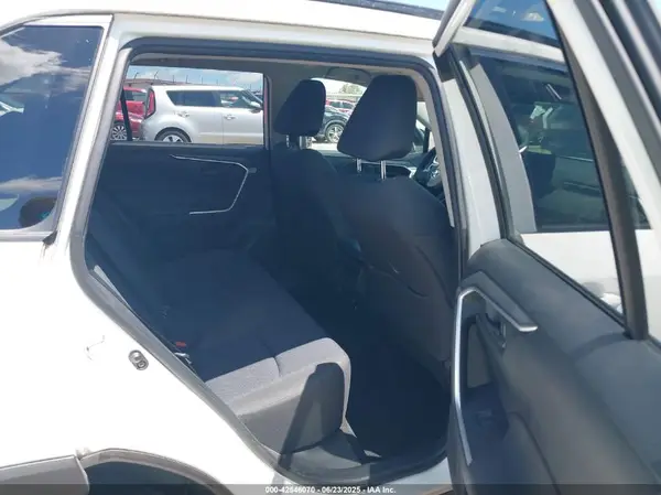 JTMF1RFV4KJ011269 2019 TOYOTA RAV 4 - Image 8