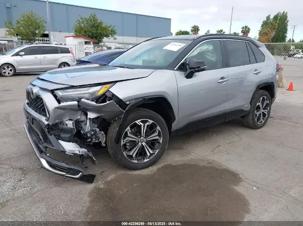 JTMFB3FV0SD238869 2025 TOYOTA RAV 4 - Image 2