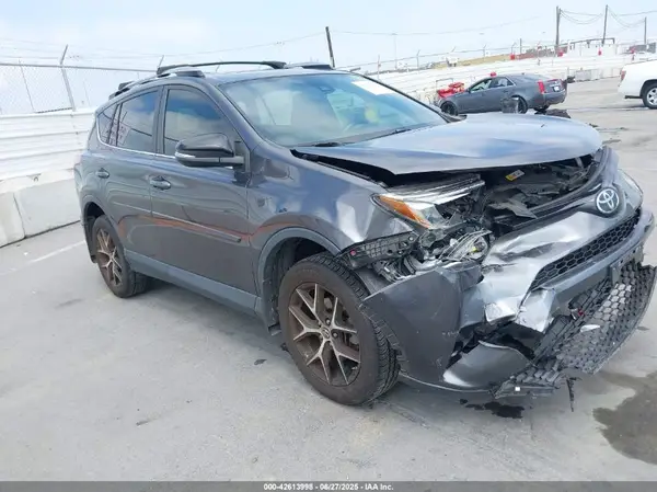 JTMJFREV5HJ155712 2017 TOYOTA RAV 4 - Image 1