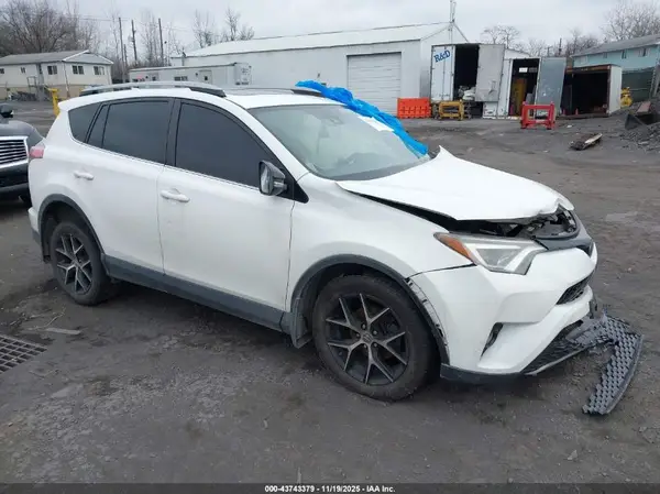 JTMJFREV7JJ221747 2018 TOYOTA RAV 4 - Image 1