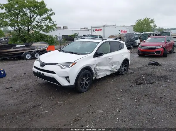 JTMJFREV7JJ748669 2018 TOYOTA RAV 4 - Image 2
