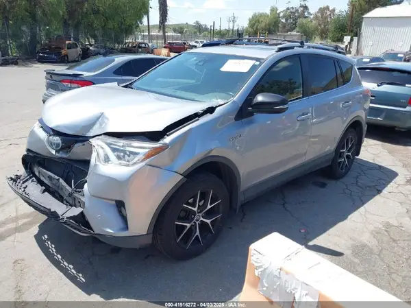 JTMJJREV2JD254393 2018 TOYOTA RAV 4 - Image 2