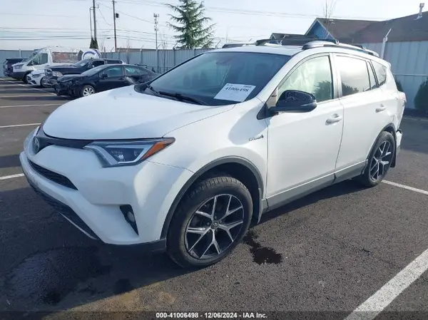 JTMJJREV5HD116230 2017 TOYOTA RAV 4 - Image 2