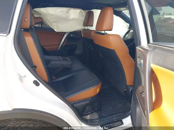 JTMJJREV5HD116230 2017 TOYOTA RAV 4 - Image 8
