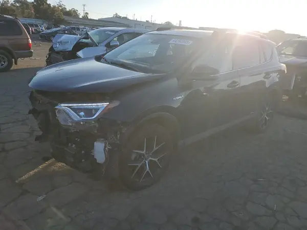 JTMJJREV6HD075610 2017 TOYOTA RAV 4 - Image 1
