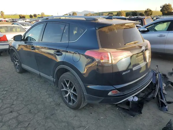 JTMJJREV6HD075610 2017 TOYOTA RAV 4 - Image 2