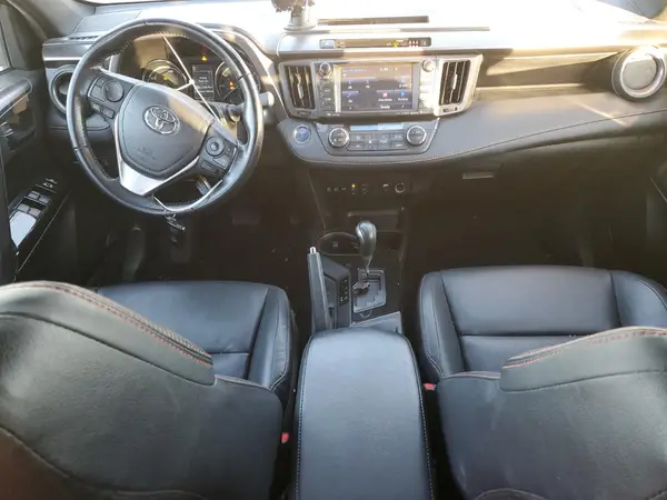 JTMJJREV6HD075610 2017 TOYOTA RAV 4 - Image 8