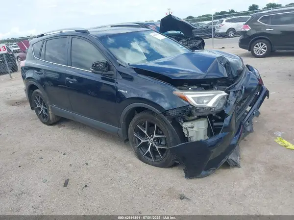 JTMJJREV6JD216018 2018 TOYOTA RAV 4 - Image 1
