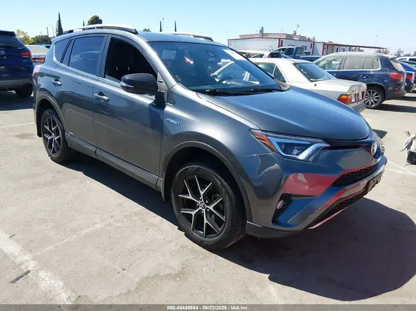 JTMJJREV6JD252615 2018 TOYOTA RAV 4 - Image 1