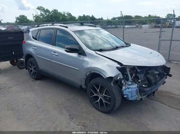 JTMJJREV7JD161319 2018 TOYOTA RAV 4 - Image 1