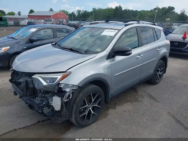 JTMJJREV7JD161319 2018 TOYOTA RAV 4 - Image 2