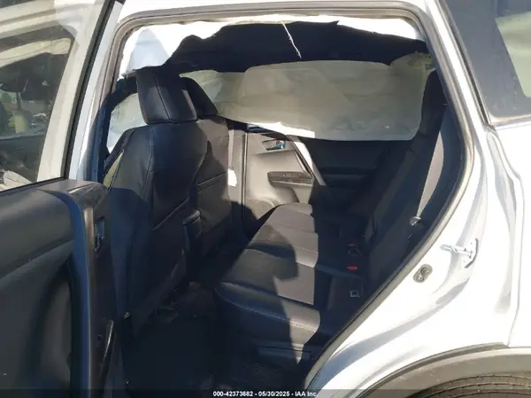 JTMJJREVXJD228530 2018 TOYOTA RAV 4 - Image 8