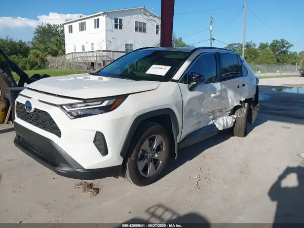 JTMLWRFV7RD245807 2024 TOYOTA RAV 4 - Image 2