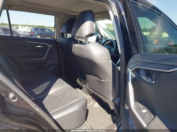 2019 TOYOTA RAV 4 auction photo 8