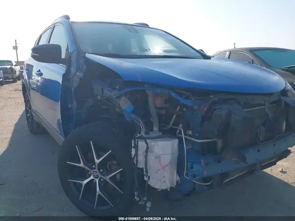 JTMNFREV3JJ156865 2018 TOYOTA RAV 4 - Image 1