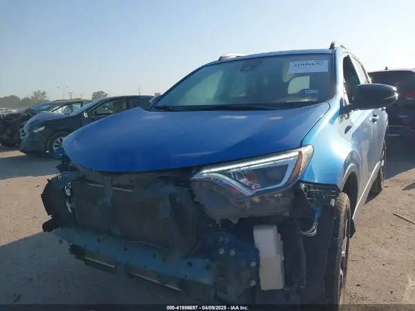JTMNFREV3JJ156865 2018 TOYOTA RAV 4 - Image 2