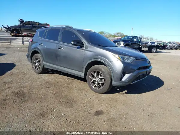 JTMNFREV6HJ140265 2017 TOYOTA RAV 4 - Image 1