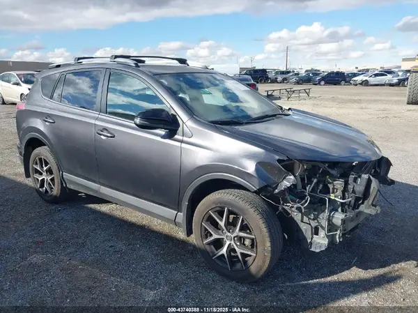 JTMNFREV9JJ160449 2018 TOYOTA RAV 4 - Image 1