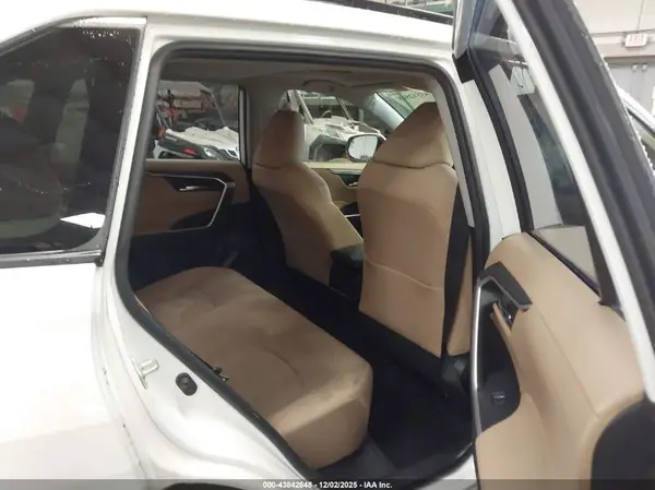 JTMP1RFV0KD026807 2019 TOYOTA RAV 4 - Image 8