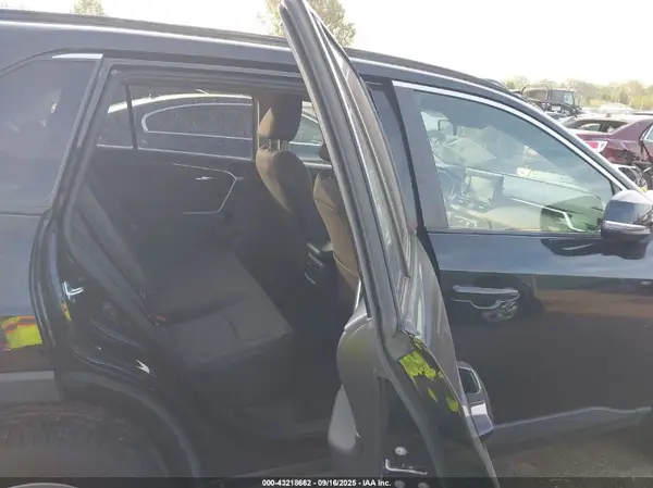JTMP1RFV1KD024256 2019 TOYOTA RAV 4 - Image 8
