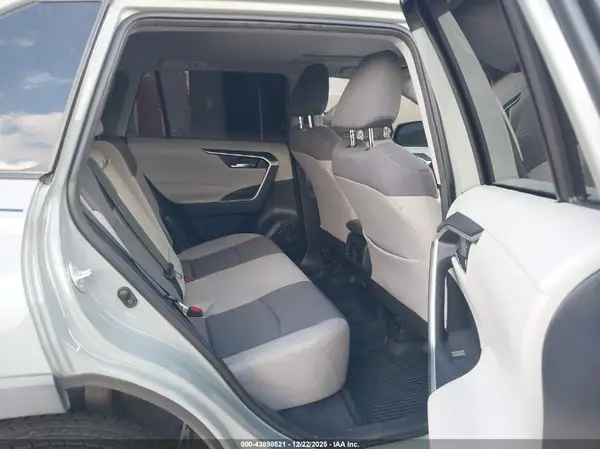 JTMP1RFV3KD040801 2019 TOYOTA RAV 4 - Image 8