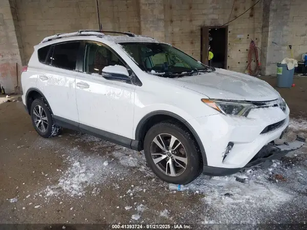 JTMRFREV0HD203778 2017 TOYOTA RAV 4 - Image 1