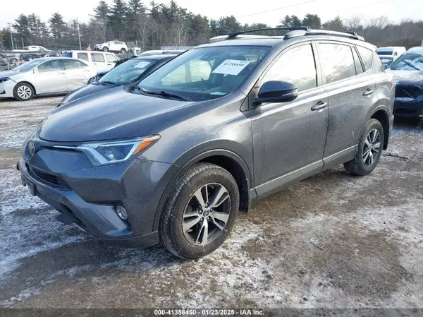 JTMRFREV0HD204803 2017 TOYOTA RAV 4 - Image 2