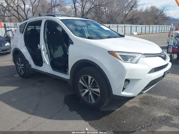 JTMRFREV0HD214375 2017 TOYOTA RAV 4 - Image 1