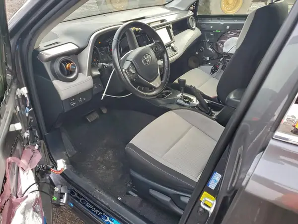 2017 TOYOTA RAV 4 auction photo 8