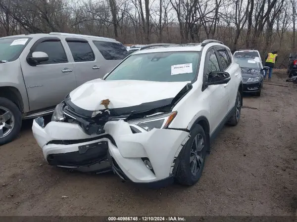 JTMRFREV0HJ711802 2017 TOYOTA RAV 4 - Image 2