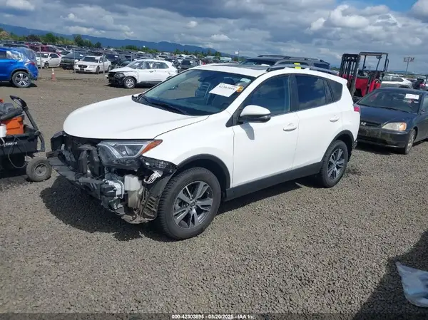 JTMRFREV0JJ229787 2018 TOYOTA RAV 4 - Image 2