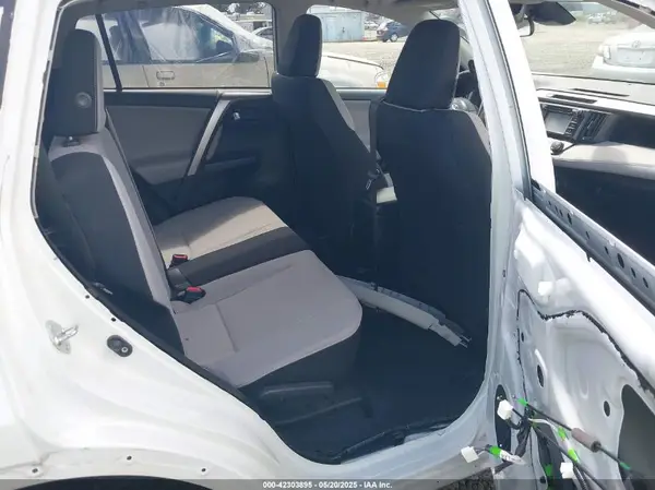 JTMRFREV0JJ229787 2018 TOYOTA RAV 4 - Image 8
