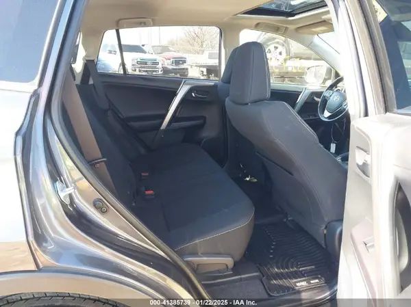JTMRFREV0JJ747480 2018 TOYOTA RAV 4 - Image 8