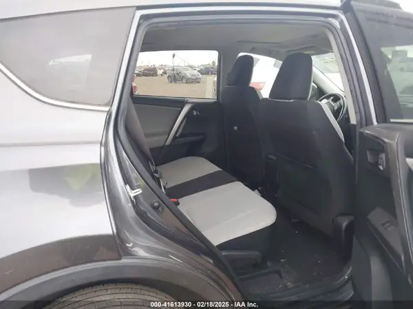 JTMRFREV0JJ749388 2018 TOYOTA RAV 4 - Image 8