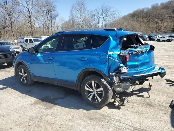 JTMRFREV1HD220556 2017 TOYOTA RAV 4 - Image 2