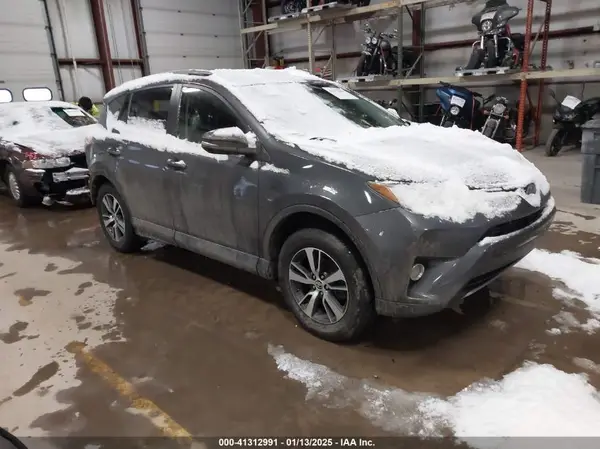 JTMRFREV1HJ115713 2017 TOYOTA RAV 4 - Image 1