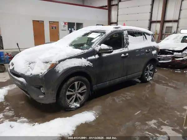 JTMRFREV1HJ115713 2017 TOYOTA RAV 4 - Image 2