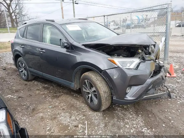 JTMRFREV1HJ116957 2017 TOYOTA RAV 4 - Image 1
