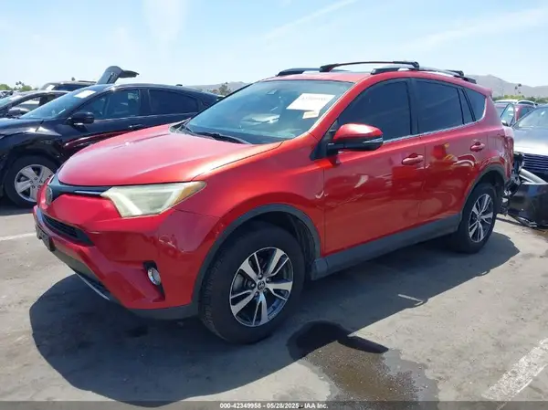 JTMRFREV1HJ127036 2017 TOYOTA RAV 4 - Image 2