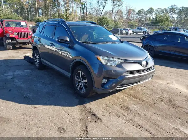JTMRFREV1HJ707628 2017 TOYOTA RAV 4 - Image 1