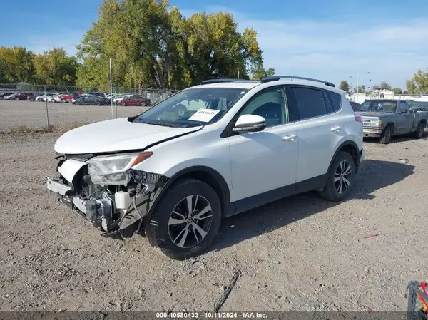 JTMRFREV1HJ715597 2017 TOYOTA RAV 4 - Image 2