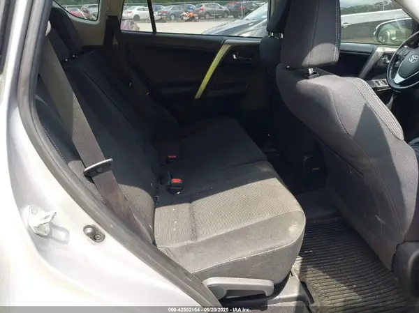 JTMRFREV1JD244765 2018 TOYOTA RAV 4 - Image 8