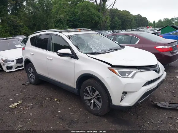 JTMRFREV2HJ143813 2017 TOYOTA RAV 4 - Image 1