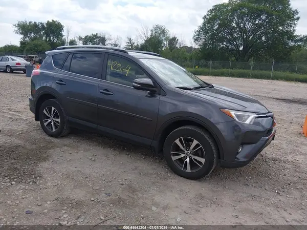 JTMRFREV2HJ147635 2017 TOYOTA RAV 4 - Image 1