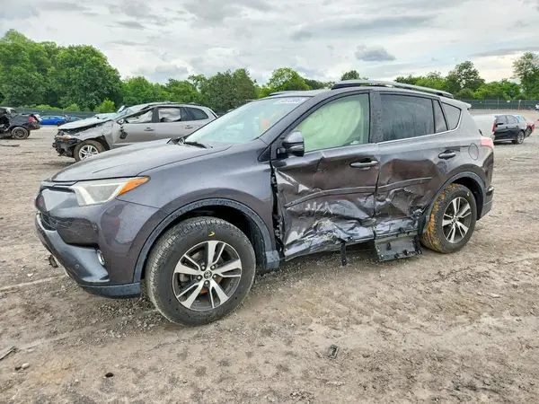 JTMRFREV2HJ704477 2017 TOYOTA RAV 4 - Image 1