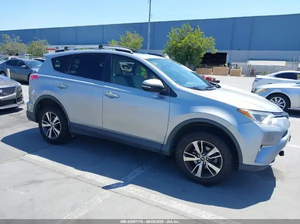 JTMRFREV2JJ260751 2018 TOYOTA RAV 4 - Image 1