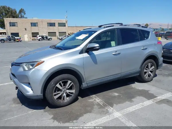 JTMRFREV2JJ260751 2018 TOYOTA RAV 4 - Image 2