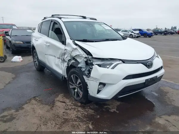JTMRFREV3HD200681 2017 TOYOTA RAV 4 - Image 1